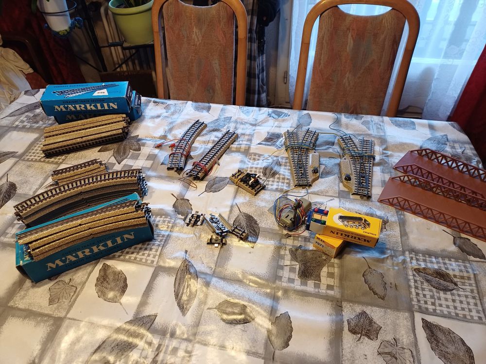 Märklin Schienen/Weichen/Signal und Brücken Konvolut (Gebraucht) in ...