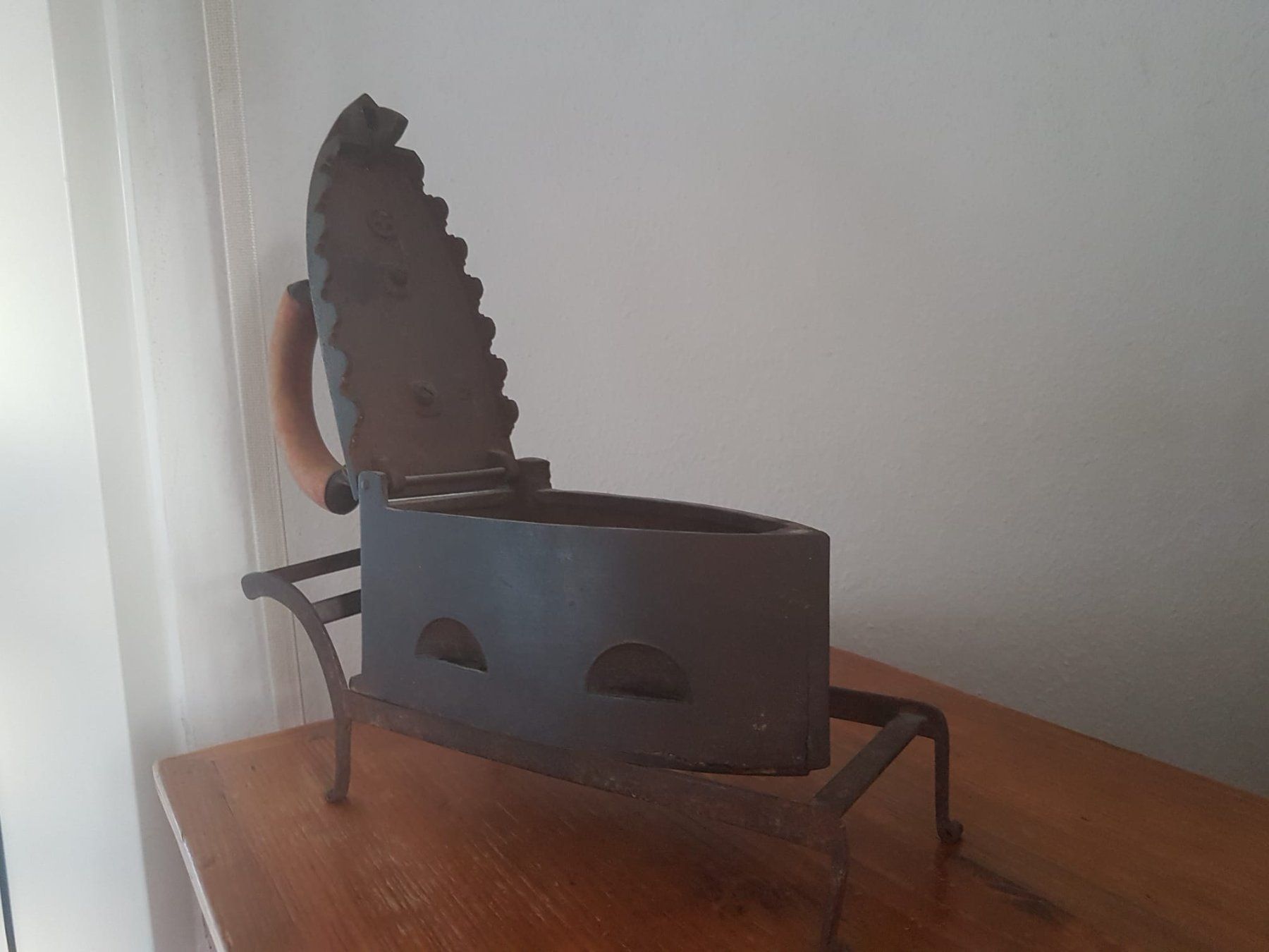 Bügeleisen: Kohlebügeleisen ca. 1900 – Gebraucht aus Reinach AG von Goldtimer 1