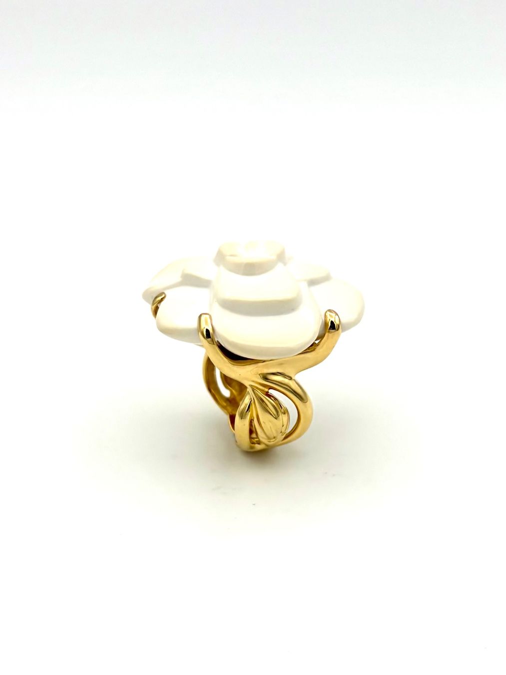 Chanel Anelli: CHANEL. Collection "Camélia", bague or jaune et agate – Usato da Renens VD venduto da Diademe.sarl 2