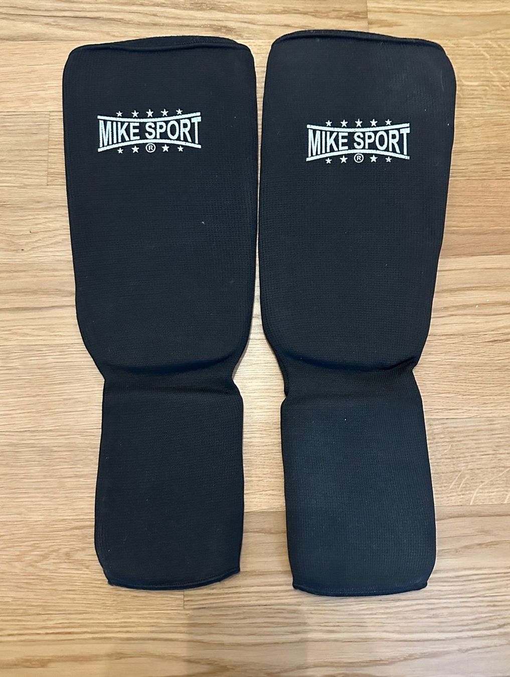Protezioni & Imbottiture: Mike Sport - Schienbeinschoner Kickboxen – Usato da Bülach venduto da Murmy 1