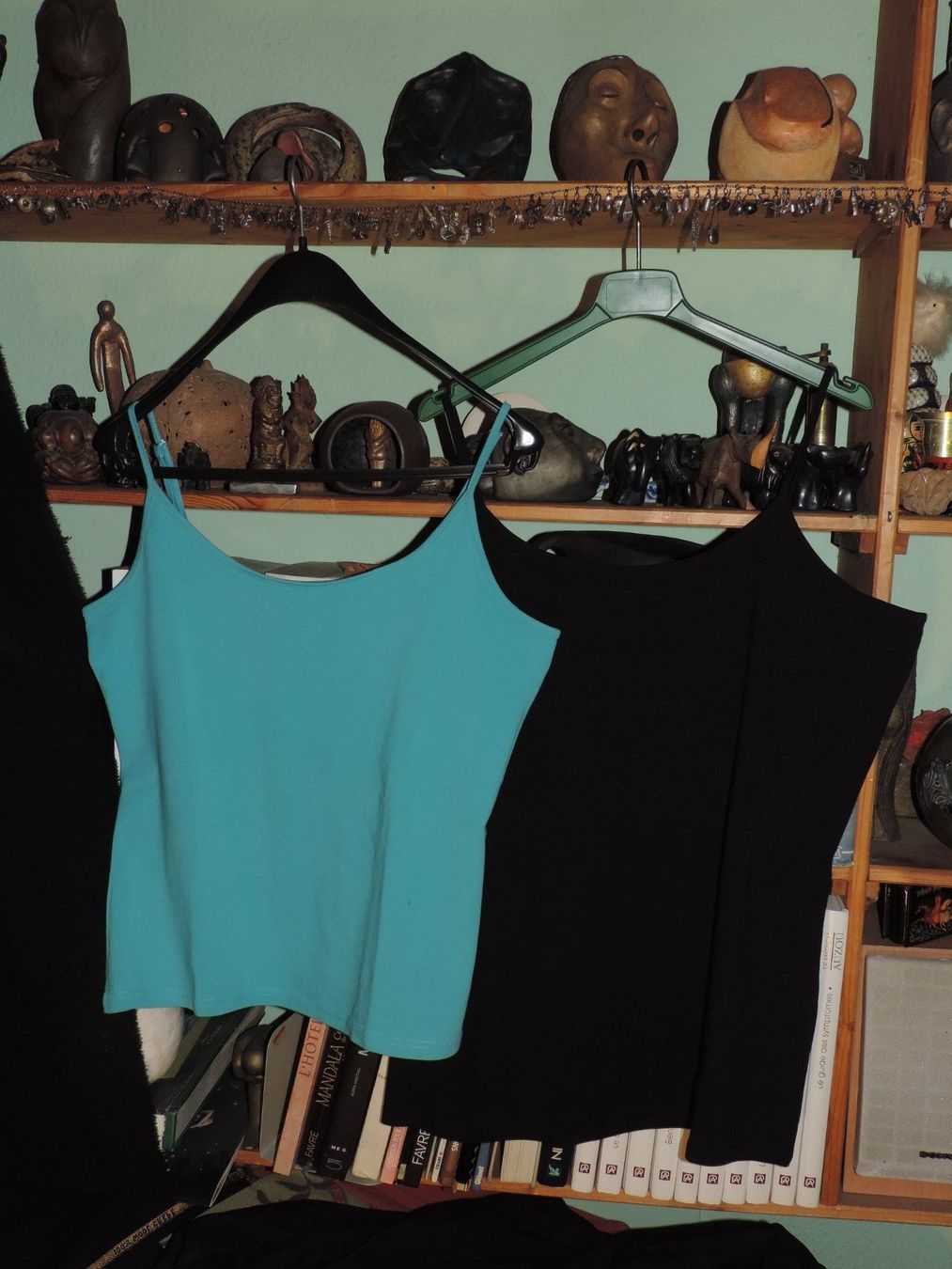 Lotti di vestiti: 2 débardeurs bleu turquoise noir – Usato da Genève venduto da Axelle333