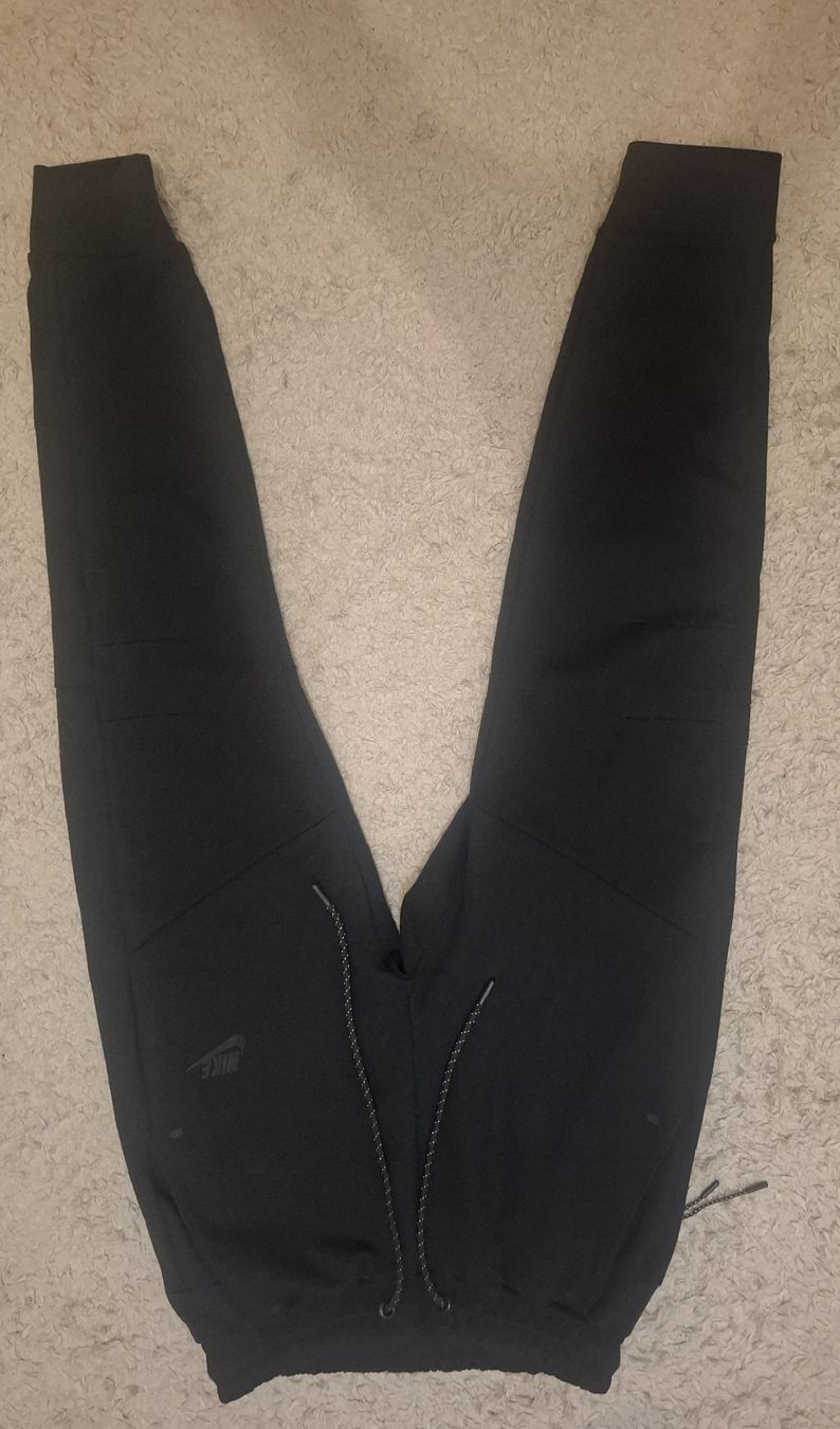 Pantaloni: Nike Tech Fleece Jogginghose Black S – Nuovo (secondo la descrizione) da Schliern b. Köniz venduto da ahmetugurtokalii 1