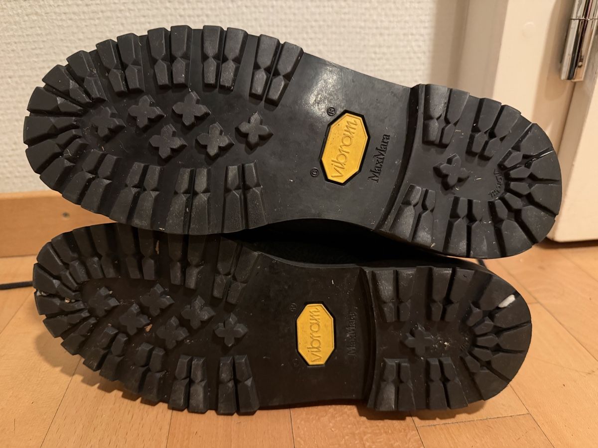 Max Mara Scarpe da donna: MaxMara Black Leather Combat Boots, EU 39, Vibram Sole – Usato da Zürich venduto da kas_g26m 4