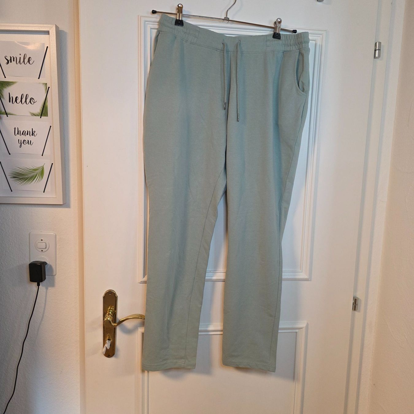 Pantaloni: Mintgrüne Jogginghose Größe XL – Usato da Wald ZH venduto da CapLux 1