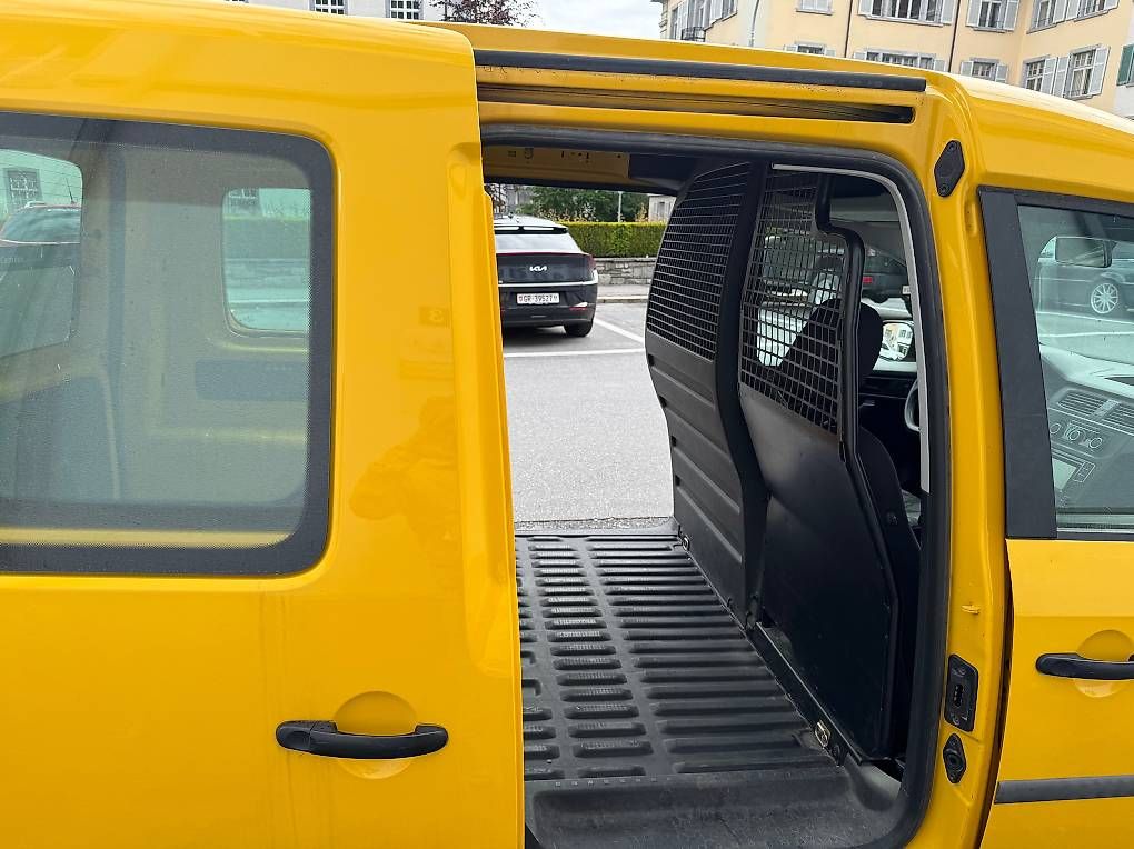 Veicoli commerciali: VW CADDY TDI 4x4 Automat  – Usato da Chur venduto da Cardinal1 2