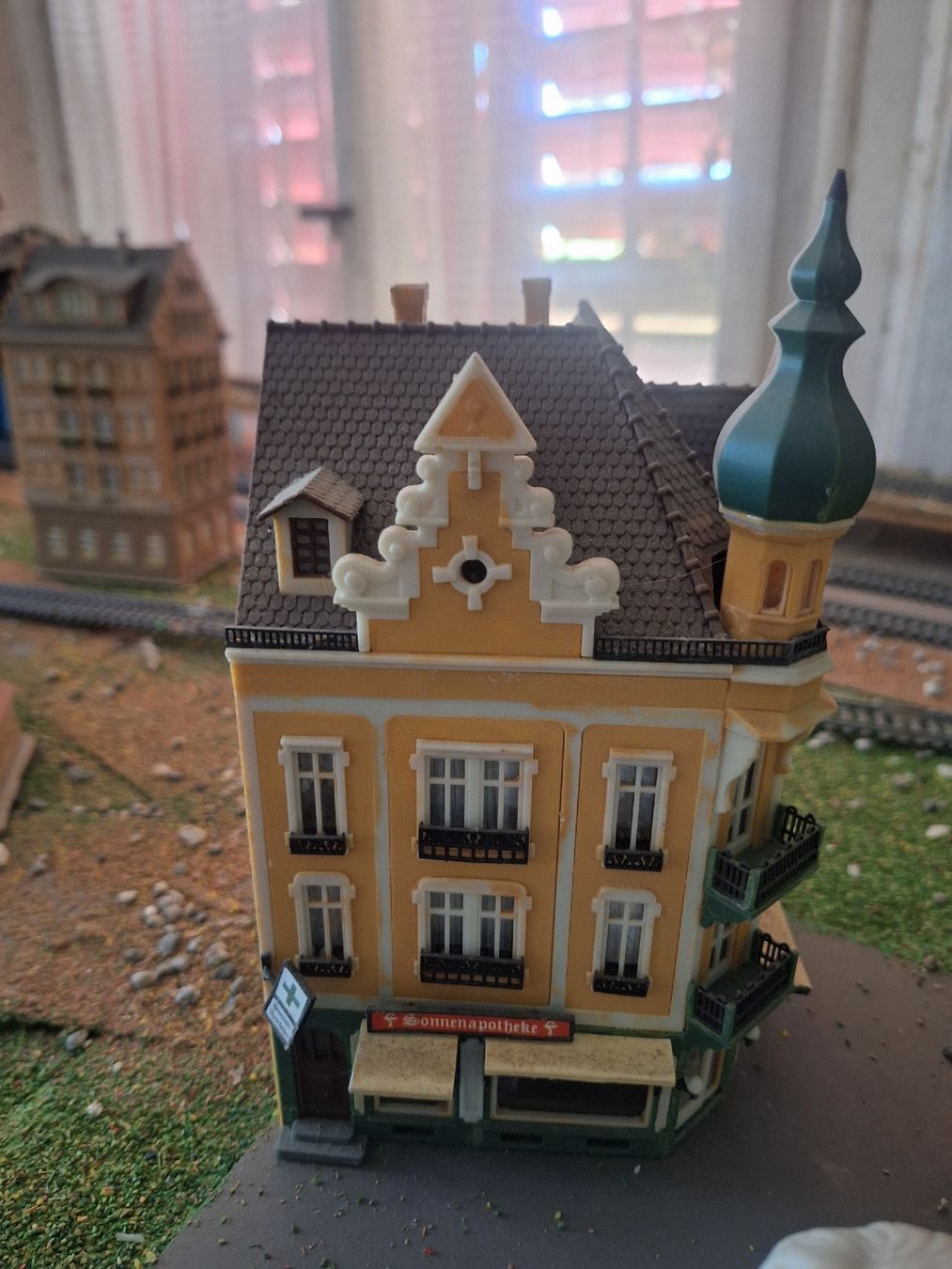 Modelleisenbahnen: Eisenbahn elektrisch mit vielen Figuren – Gebraucht aus Büttikon AG von rebeccaparvex 6