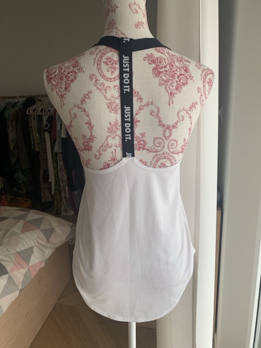 Nike Top: SPORT: NIKE top S/M – Usato da Zürich venduto da Angela_Fashion_Lover 3