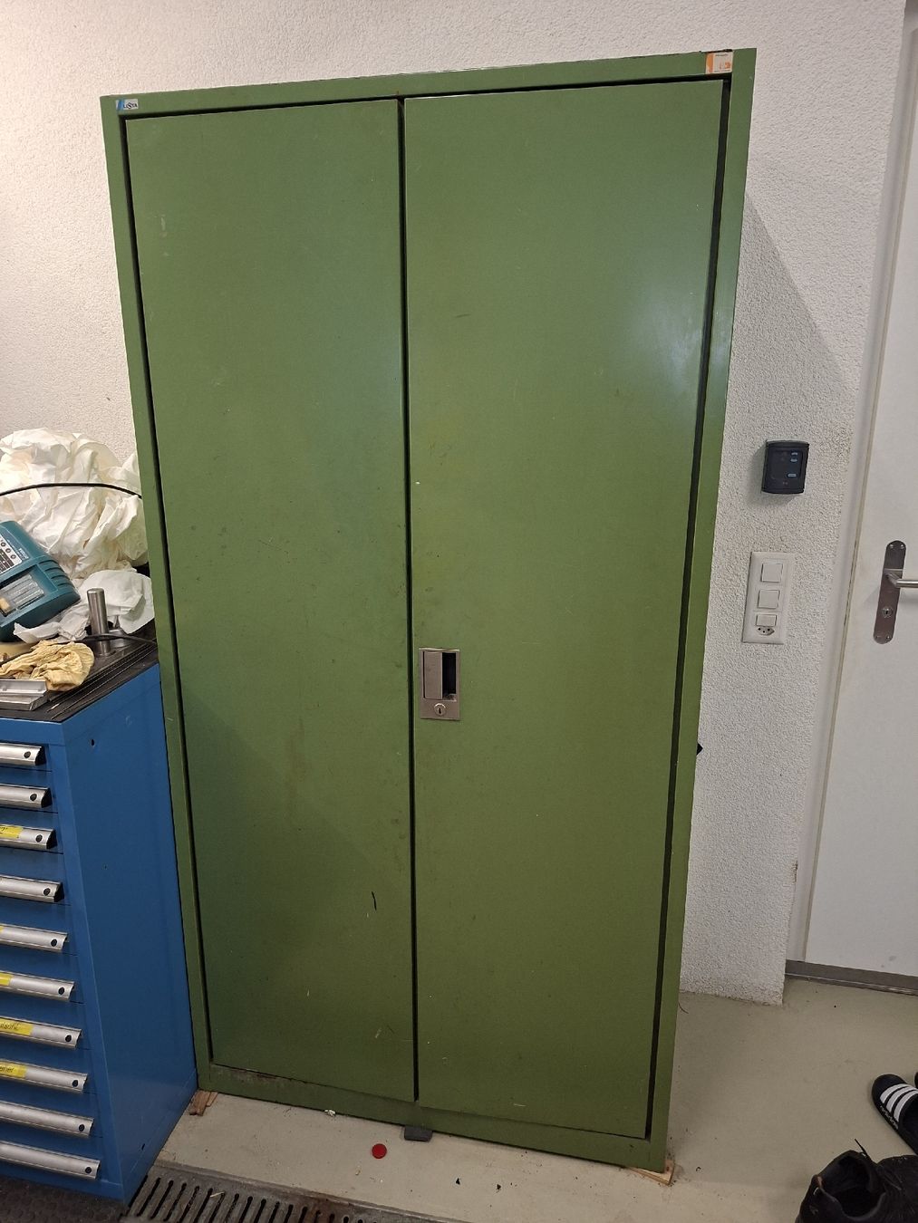 Lista Armoires: Lista Metall Flügeltürschrank – D'occasion à Leibstadt par Tremek