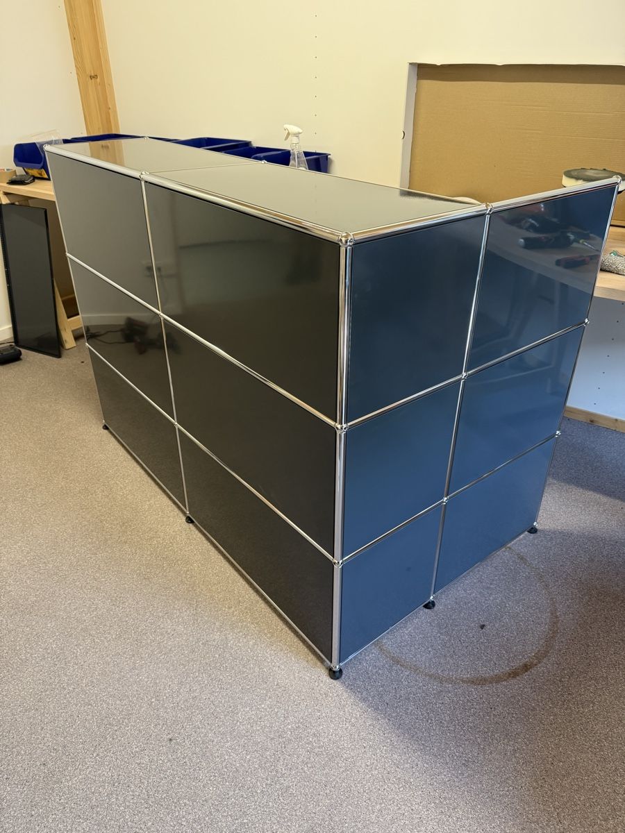 USM Étagères: USM Haller Trennwand Graphitschwarz Q2 – D'occasion à Balsthal par Designhaus.Schmitt 1