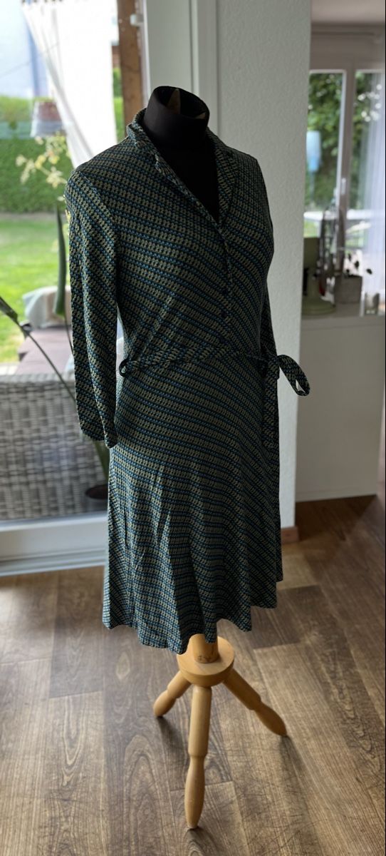 Robes: Damenkleid von Lykka – D'occasion à Fribourg par Zurbiene