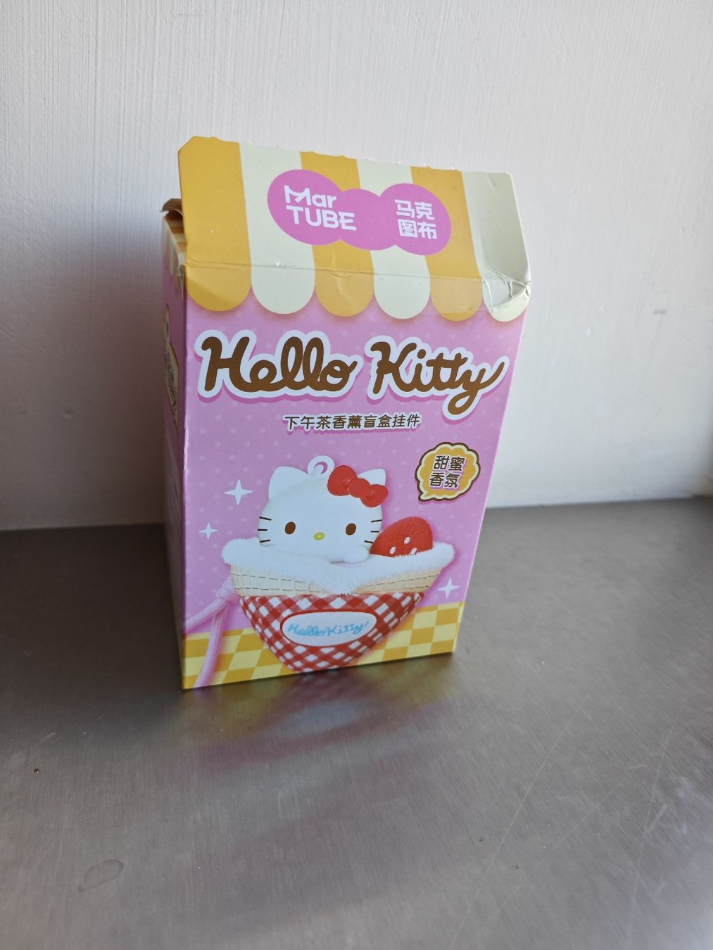 Sanrio Portachiavi: Miniso Hello Kitty Blind Box Anhänger  – Usato da Mellingen venduto da Krishi