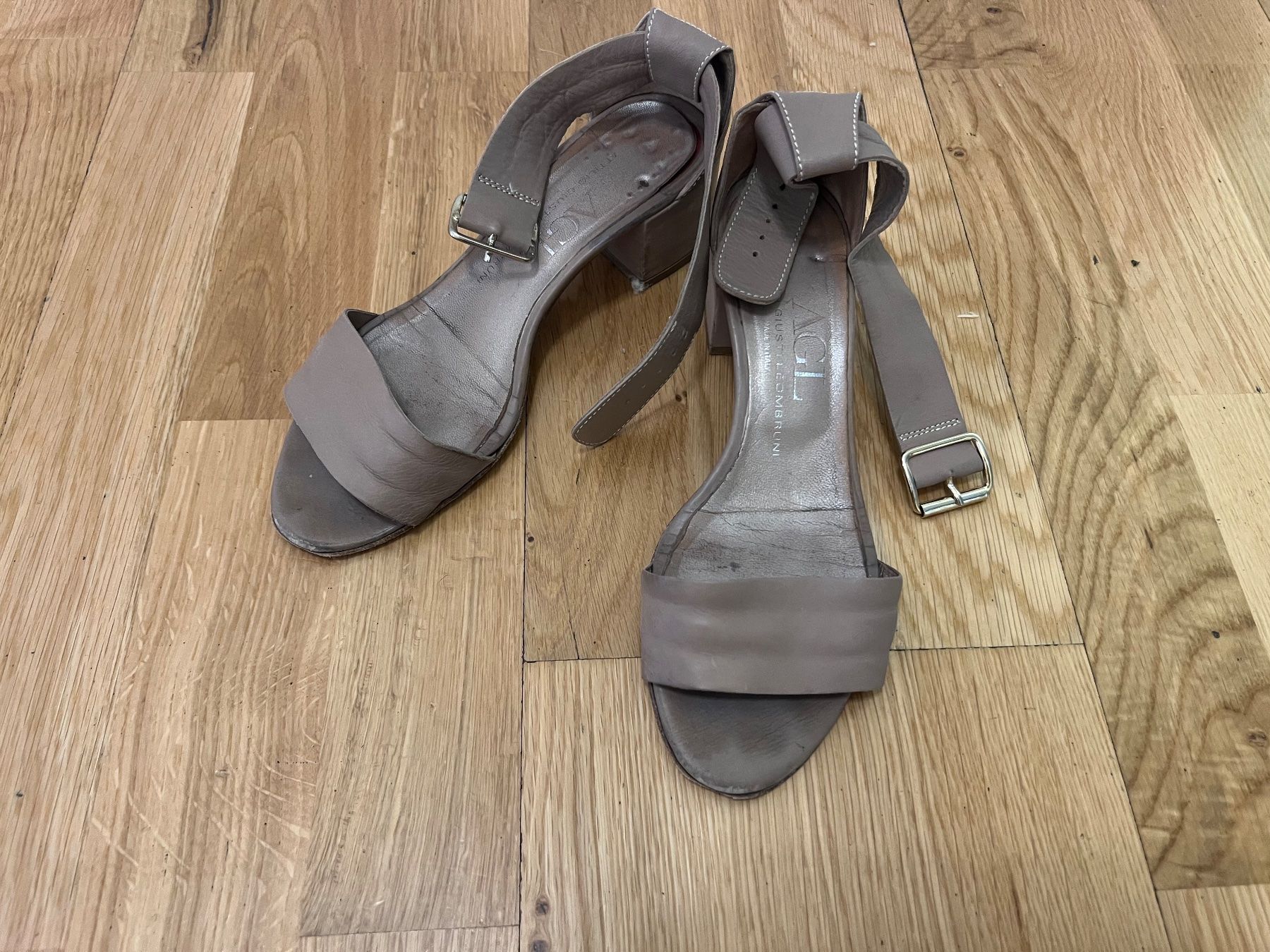 AGL Scarpe da donna: AGL Sandalen Sandals Gr 37.5 – Usato da Ebmatingen venduto da dartim 1