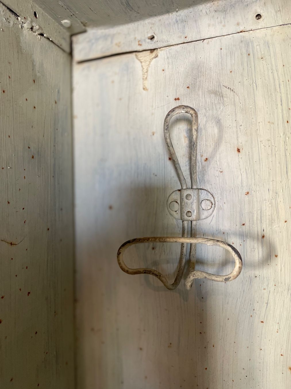 Schränke: Spind antiker Metallschrank Schliessfächer Schrank – Gebraucht aus Sirnach von dasrosahaus 4