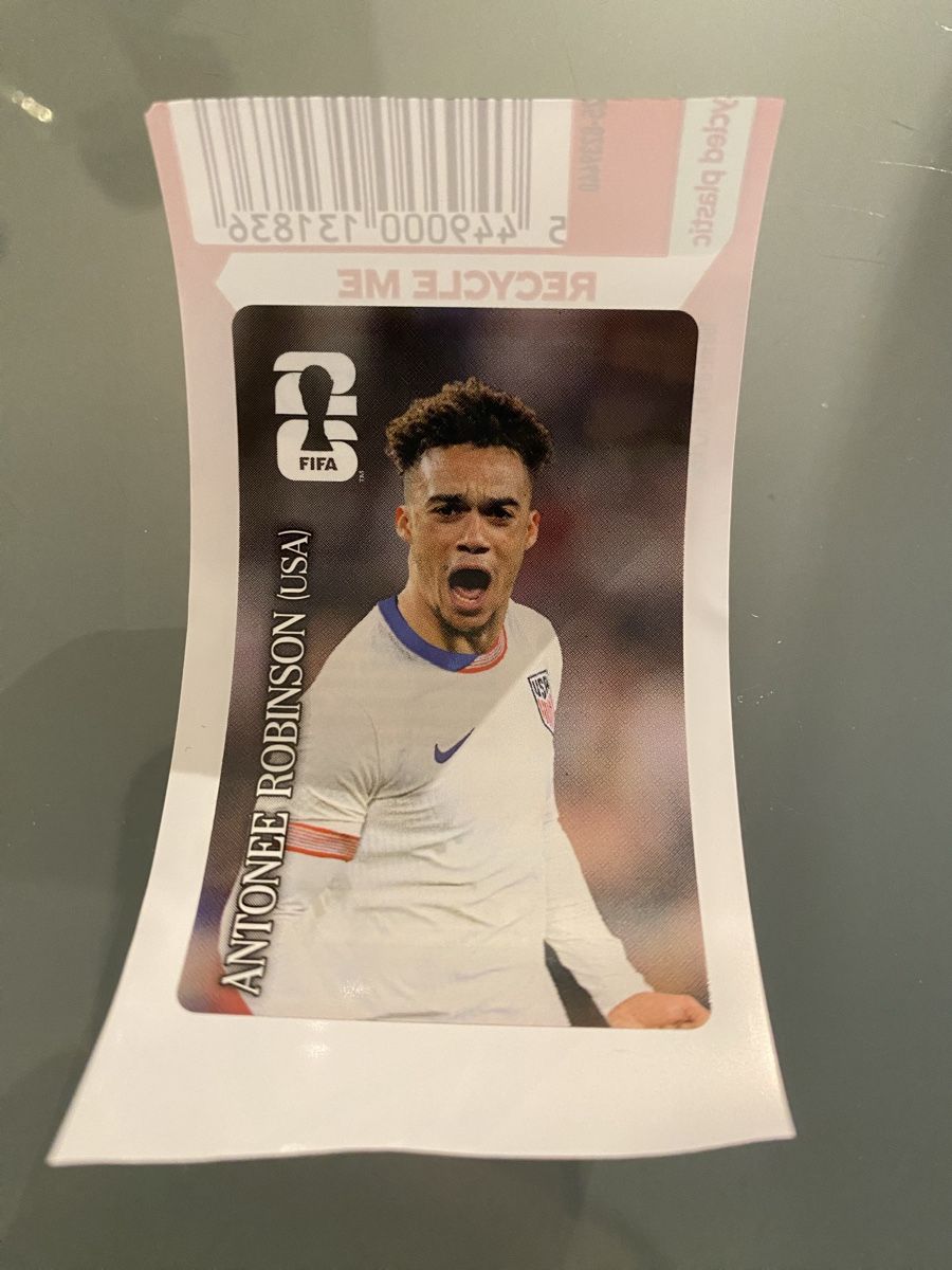 Panini Carte collezionabili: Panini Coca Cola WM 2026 Antonee Robinson – Nuovo e nell'imballaggio originale da Zollikofen venduto da Shiraga