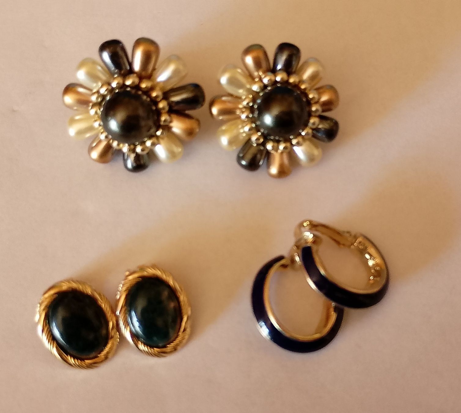Ohrringe & -stecker: vintage Ohrclips  – Gebraucht aus Therwil von col_m6rx