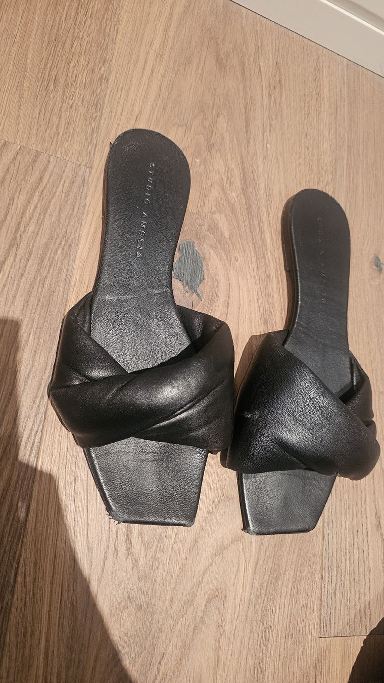 Scarpe da donna: Studio Amelia Slipper Black Leather – Usato da Baar venduto da fraj1 1