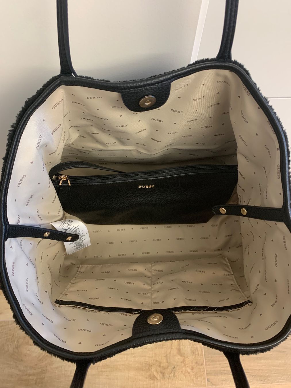 Guess Borse da donna: Guess Victtoria Large Tote – Usato da Enggistein venduto da THE-IGOR 4