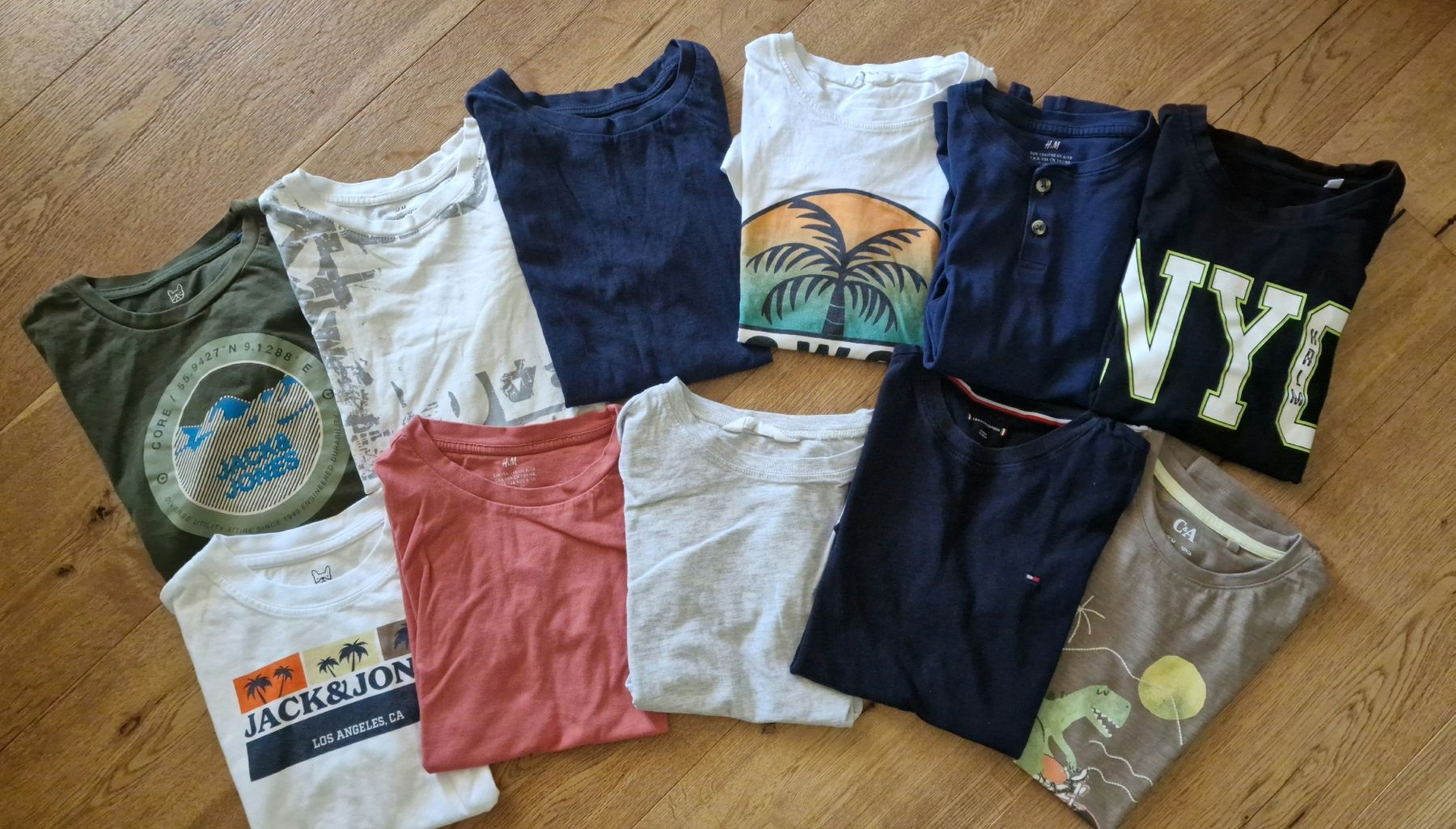 Kleiderpakete & -sets: Tolle Junge set 134 – Gebraucht aus Emmenbrücke von Nadmorebiti 1