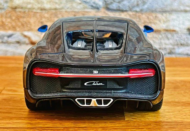 Bugatti Modellautos: Bugatti Chiron Modellauto 1/24 (blau) – Neu und originalverpackt aus Ettingen von SwissHellcat 3