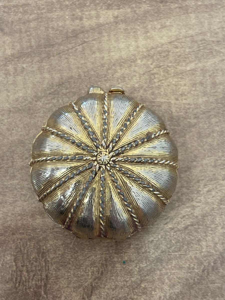 Make-up: Estee Lauder compact coin Victoria Empress good condition – Usato da Schlieren venduto da Norauro 1