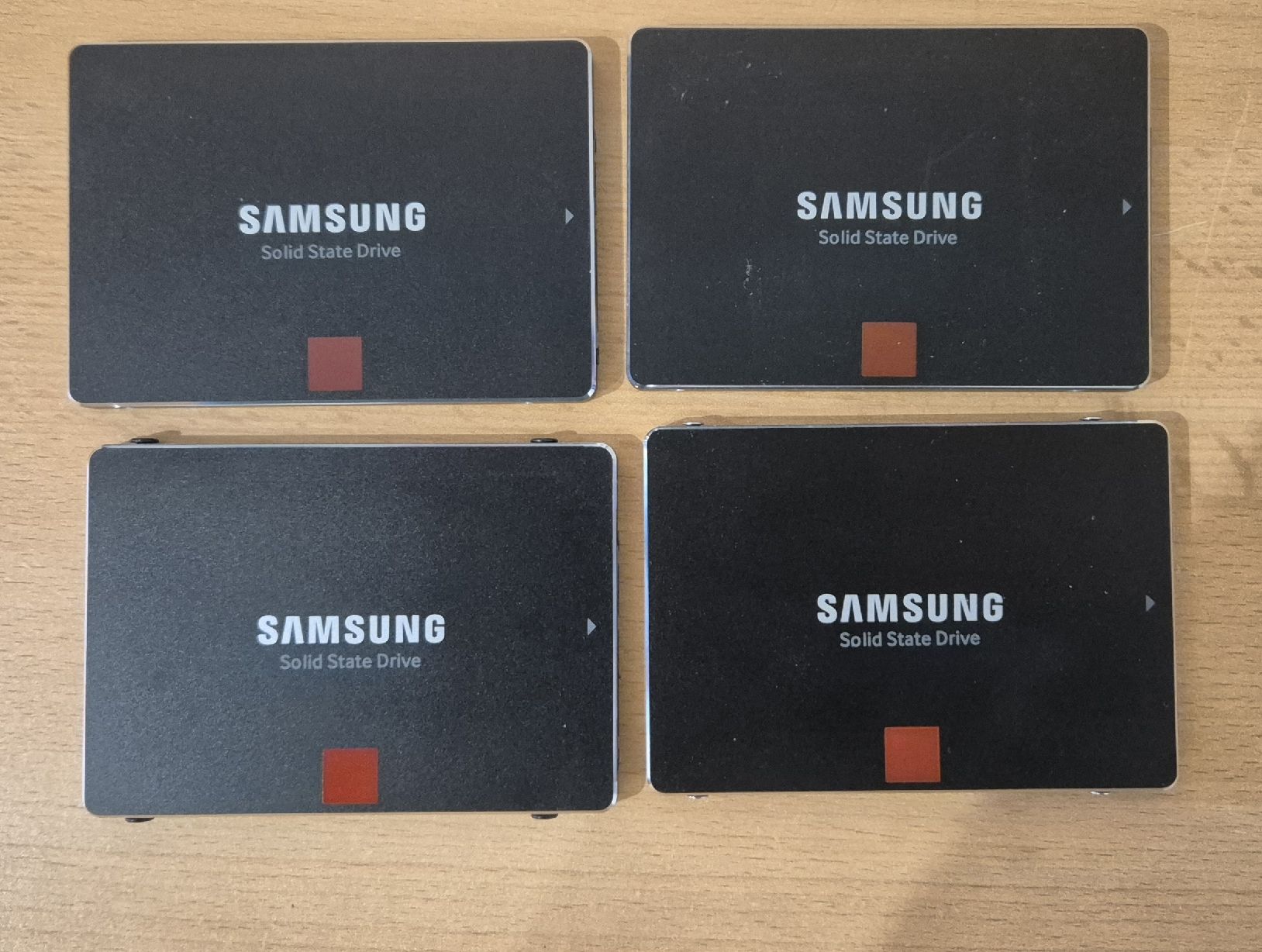 Samsung Dischi rigidi: 4x samsung ssd 850 pro – Usato da Urtenen-Schönbühl venduto da Netriders 1