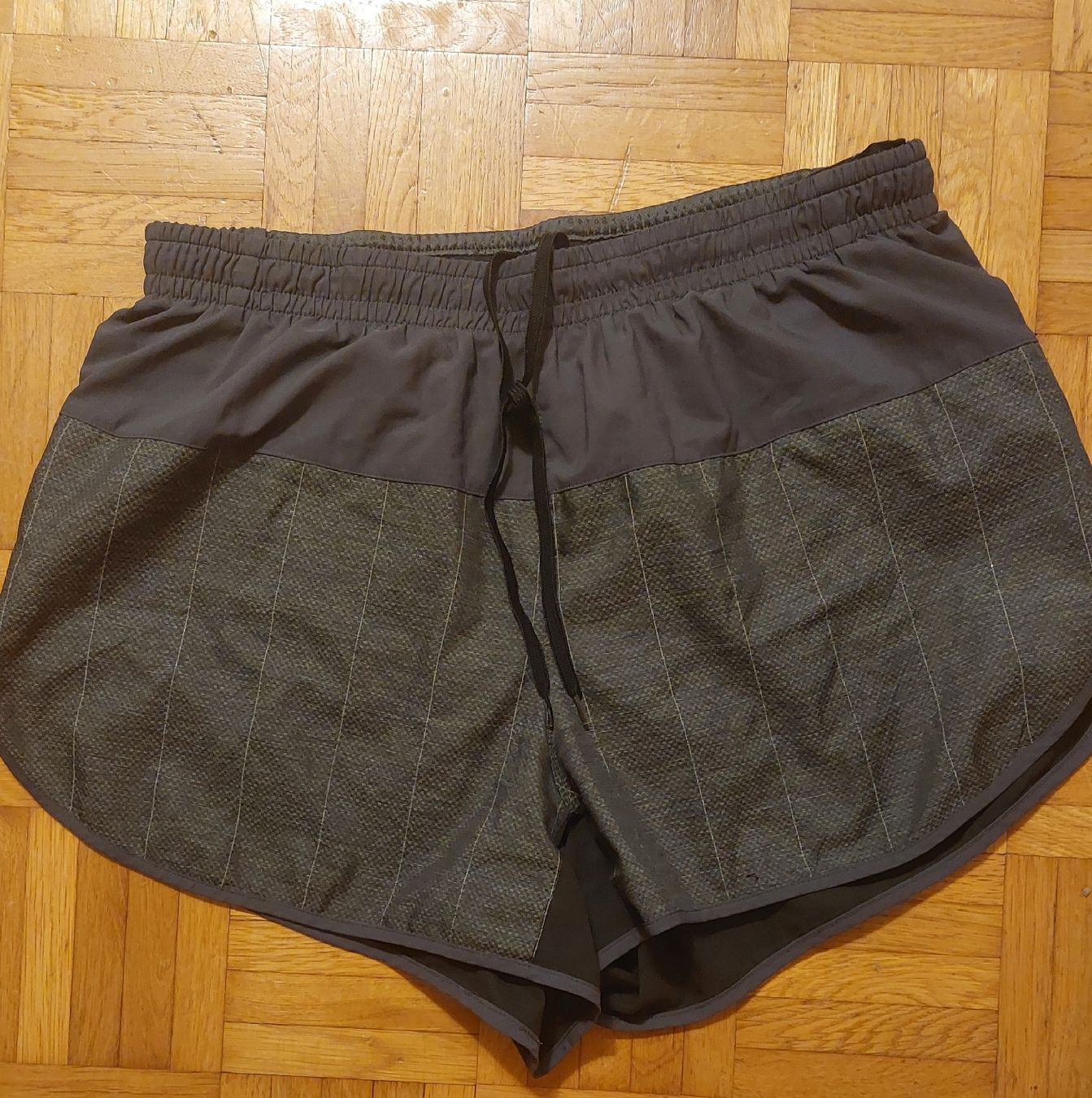 Adidas Hosen: Adidas runnig Shorts sehr leicht – Gebraucht aus Zürich von emanbaumi 1