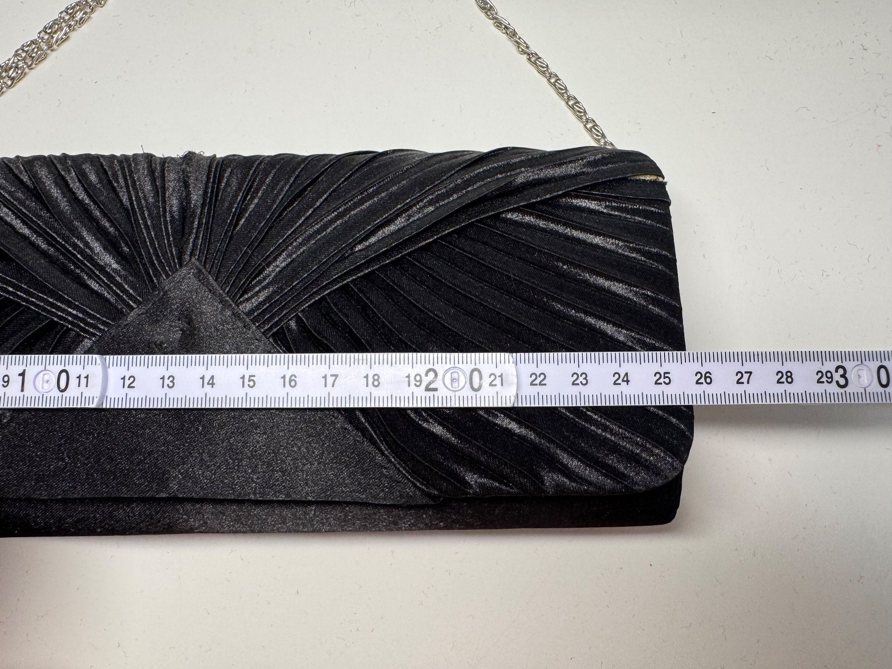 Borse da donna: Elegante schwarze Clutch – Usato da Grosswangen venduto da shoes.bags.and.co 1