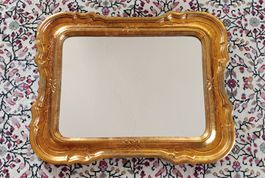 Schöner Spiegel mit Goldrahmen