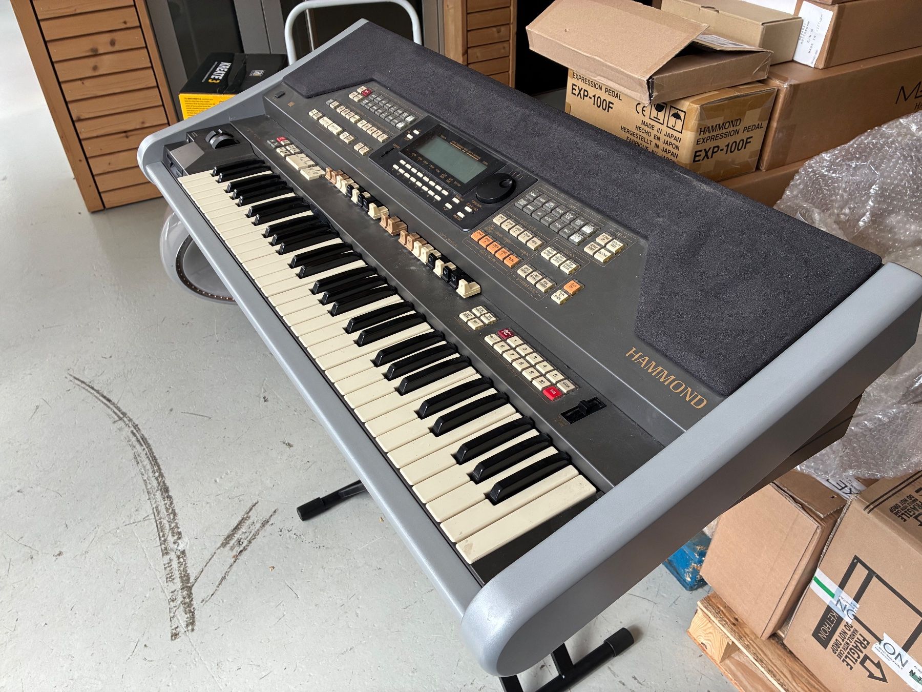 Hammond Musikinstrumente: HAMMOND XE 1, defekt, Mainboard-Fehler – Gebraucht aus Thun von bierigut 5