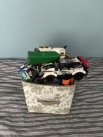 Lego Konvolut mit diversen Fahrzeugen und Gebäuden