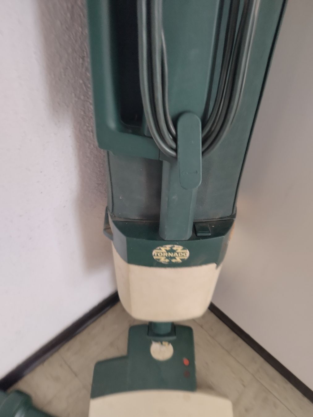 Tutte le decorazioni: vintage Staubsauger Tornado – Usato da Leibstadt venduto da Baldireg 1