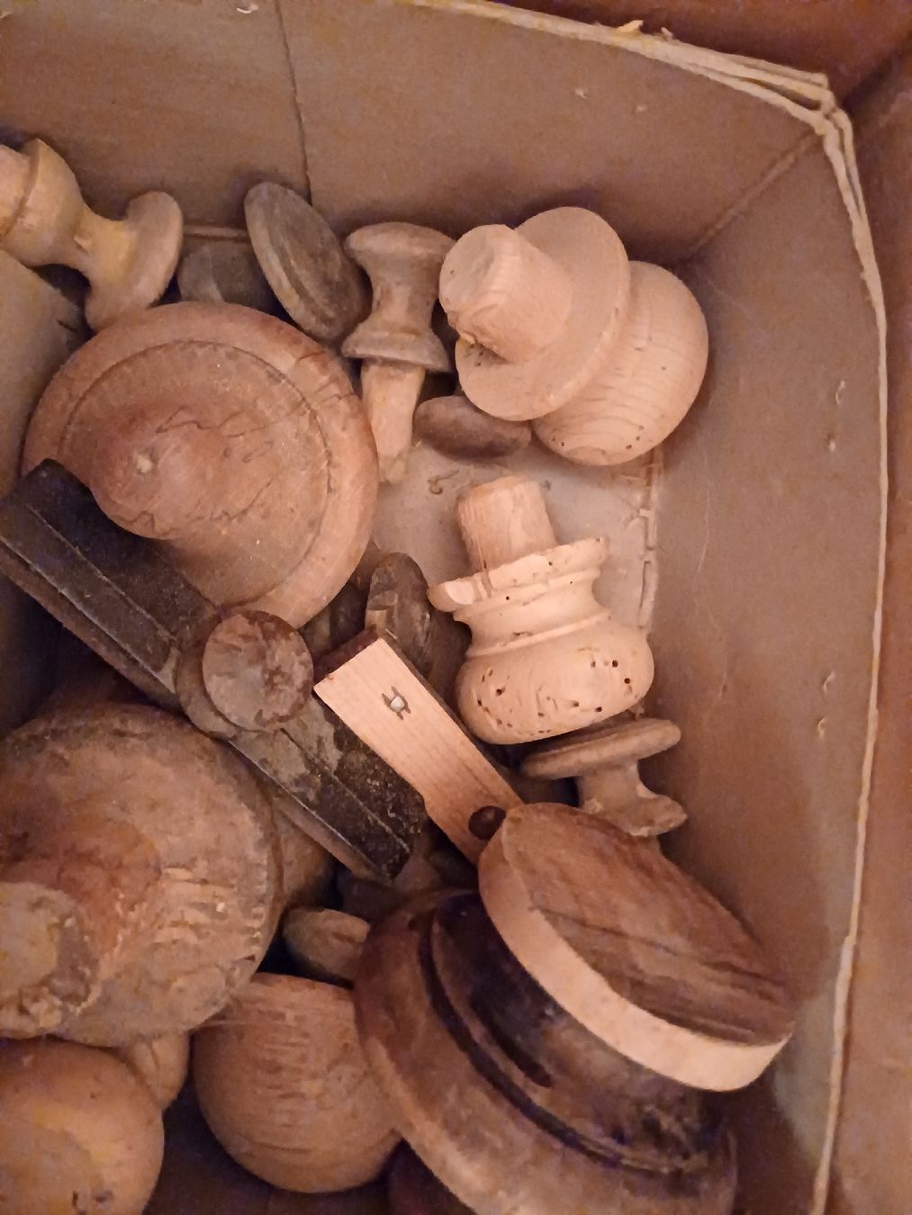 Articoli in legno: Gedrechselte Teile aus Holz – Usato da Embrach venduto da Olympia52 7