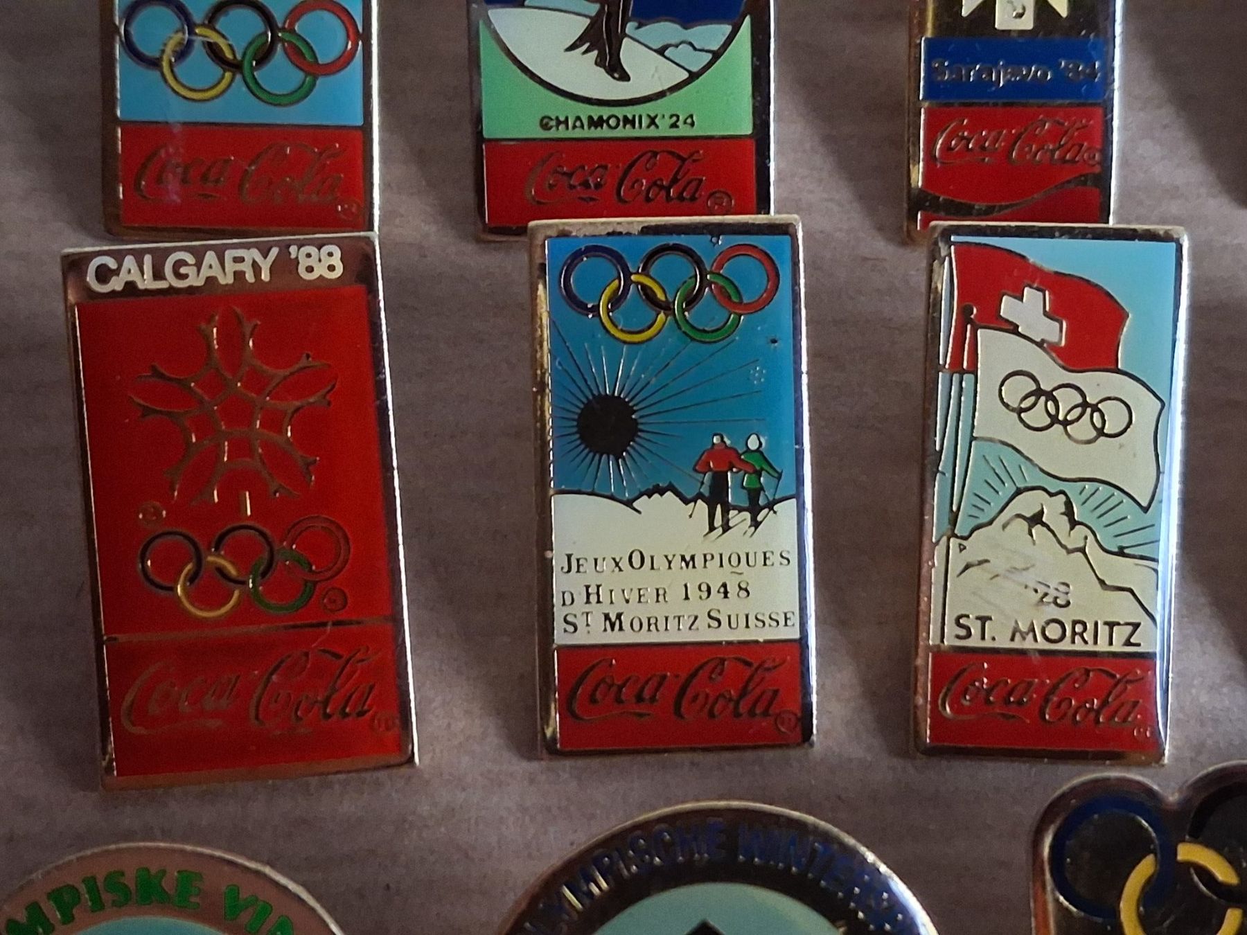 Coca-Cola Plaketten & Abzeichen: 24 verschiedene Pins Coca-Cola 16 Olympiade + Weitere – Gebraucht aus Hagendorn von siwasi3 3