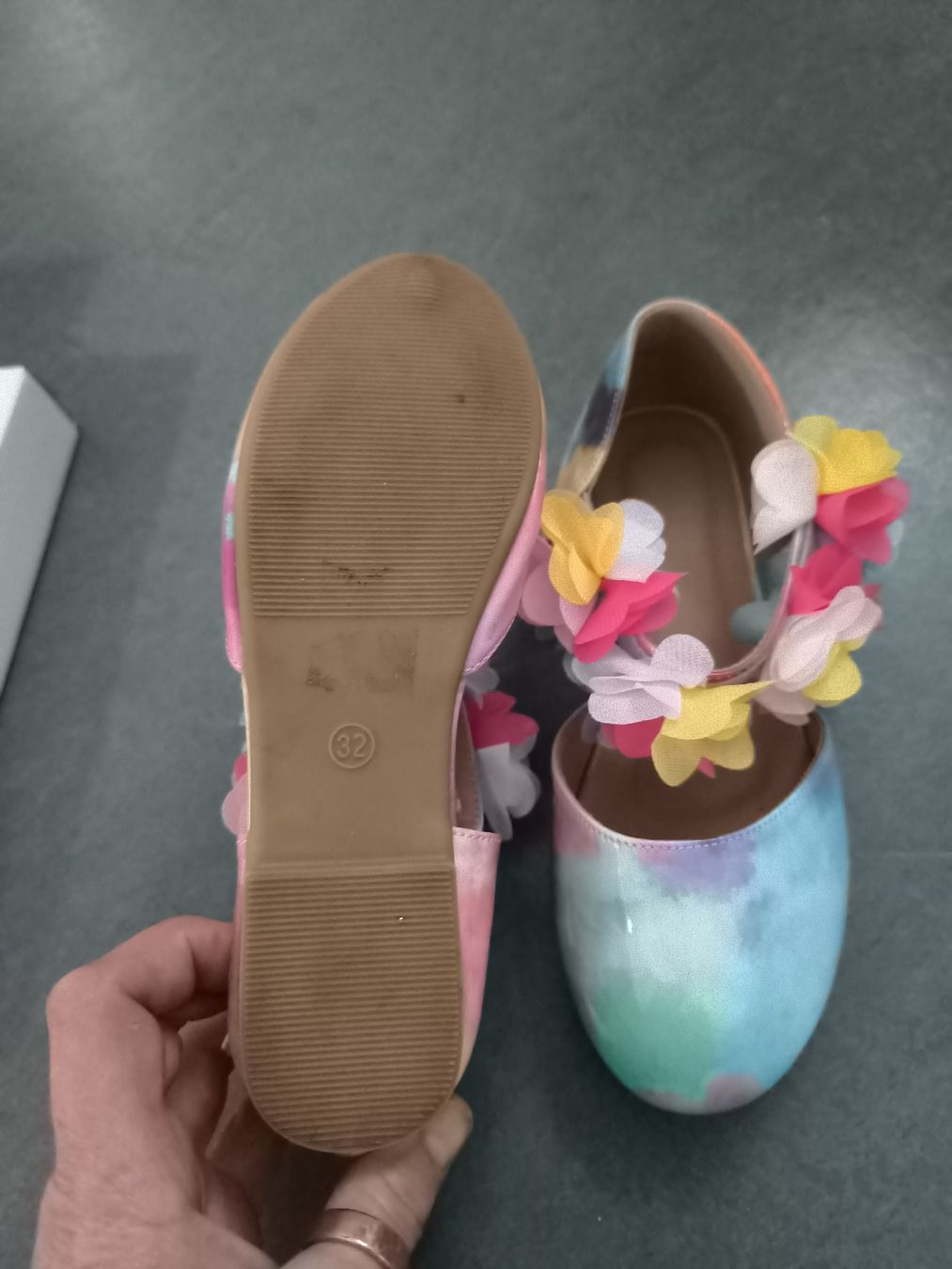 Scarpe per ragazze: Festliche Mädchen Schuhe, Gr. 32-33 – Nuovo (secondo la descrizione) da Thun venduto da Neya_12 1