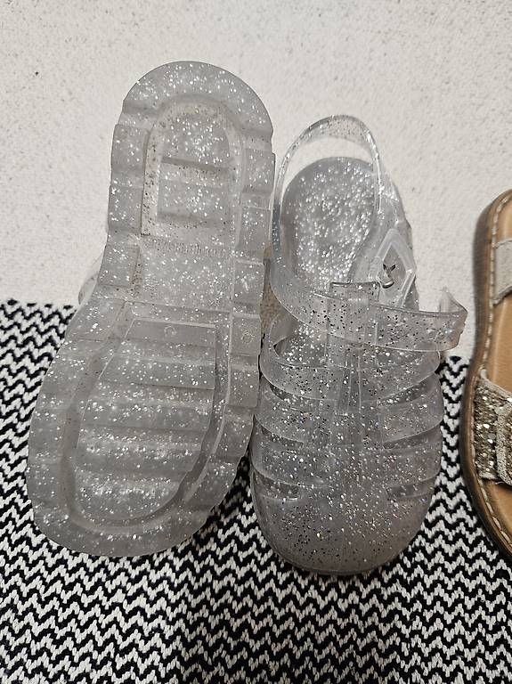 Schuhe für Mädchen: Badeschuhe/ Sandalen Gr 25 – Gebraucht aus Basel von lar_7c62 3