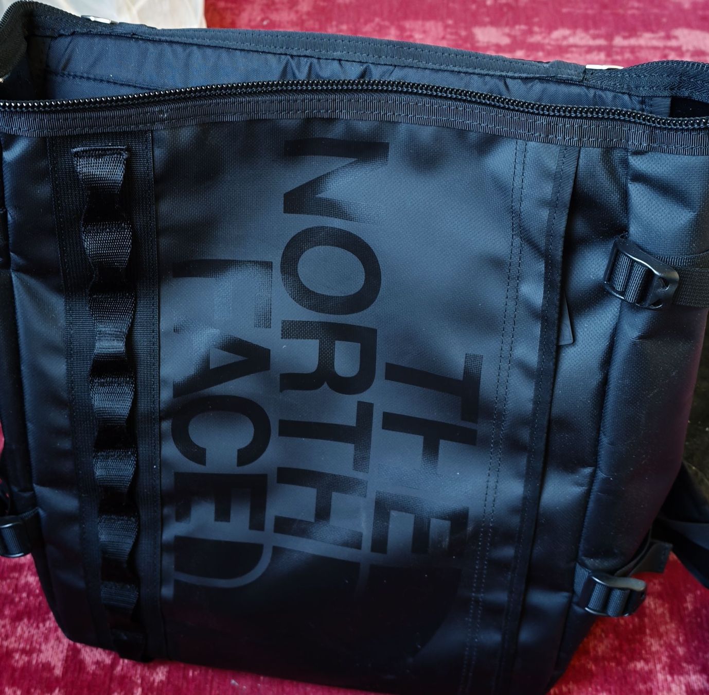 North Face Zaini: The North Face Backpack Black Like New Condition – Nuovo (secondo la descrizione) da Cortaillod venduto da osmani90
