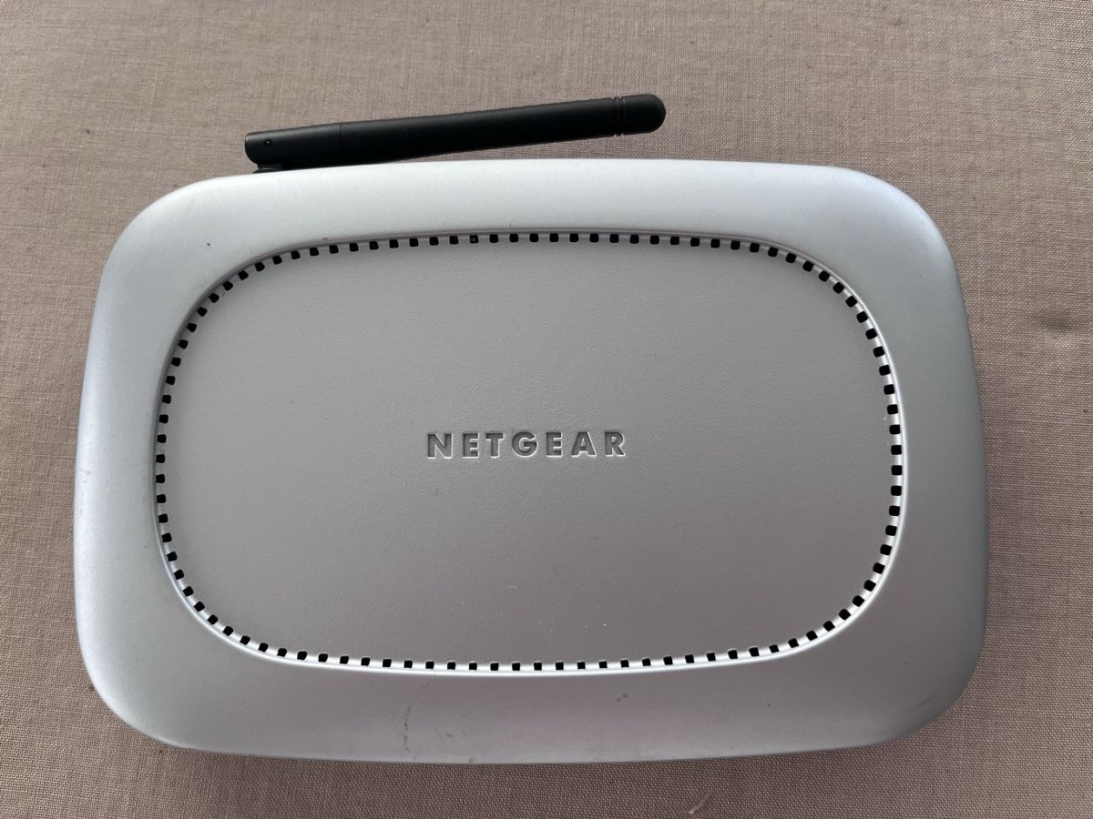 Netgear Modem & Router: Netgear Wireless Router MR814v2 mit Netzteil gebraucht – Usato da Güttingen venduto da Frankiec