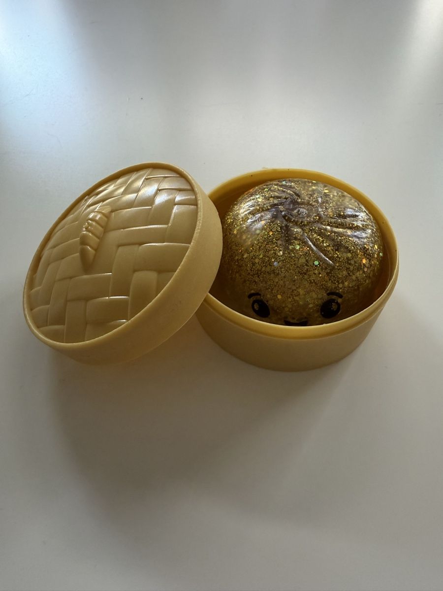 Figuren: Seltene Gold Glitter Mystery Dumpling – Neu (gemäss Beschreibung) aus Rümlang von laurasecondhand 1