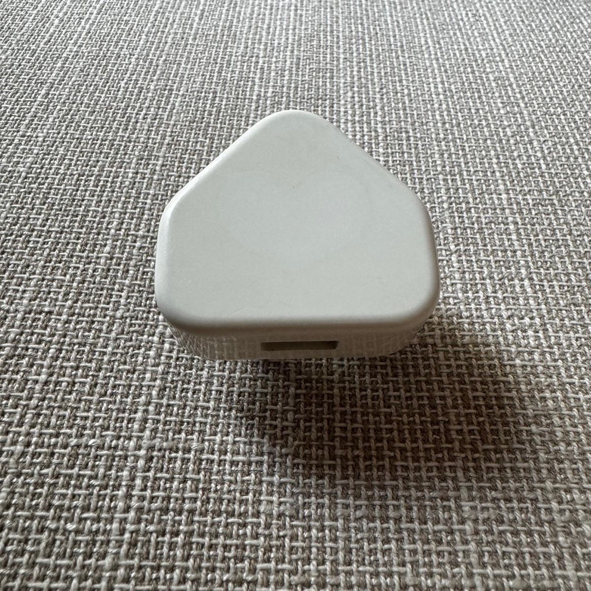 Apple Spine: Apple 5W USB Power Adaptor (UK Plug) – Usato da Zürich venduto da M4xi_13