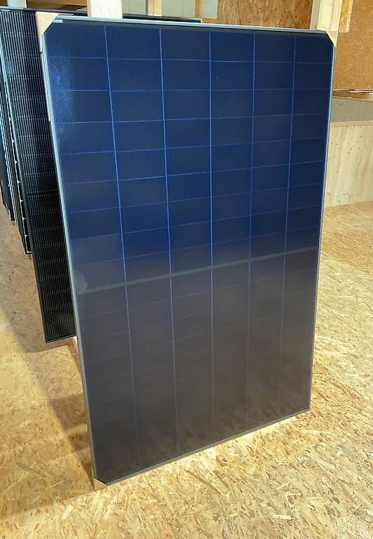 Solargeräte und Solarprodukte: Aiko Solarmodul 460 Wp – Gebraucht aus Grabs von Haagerblitz