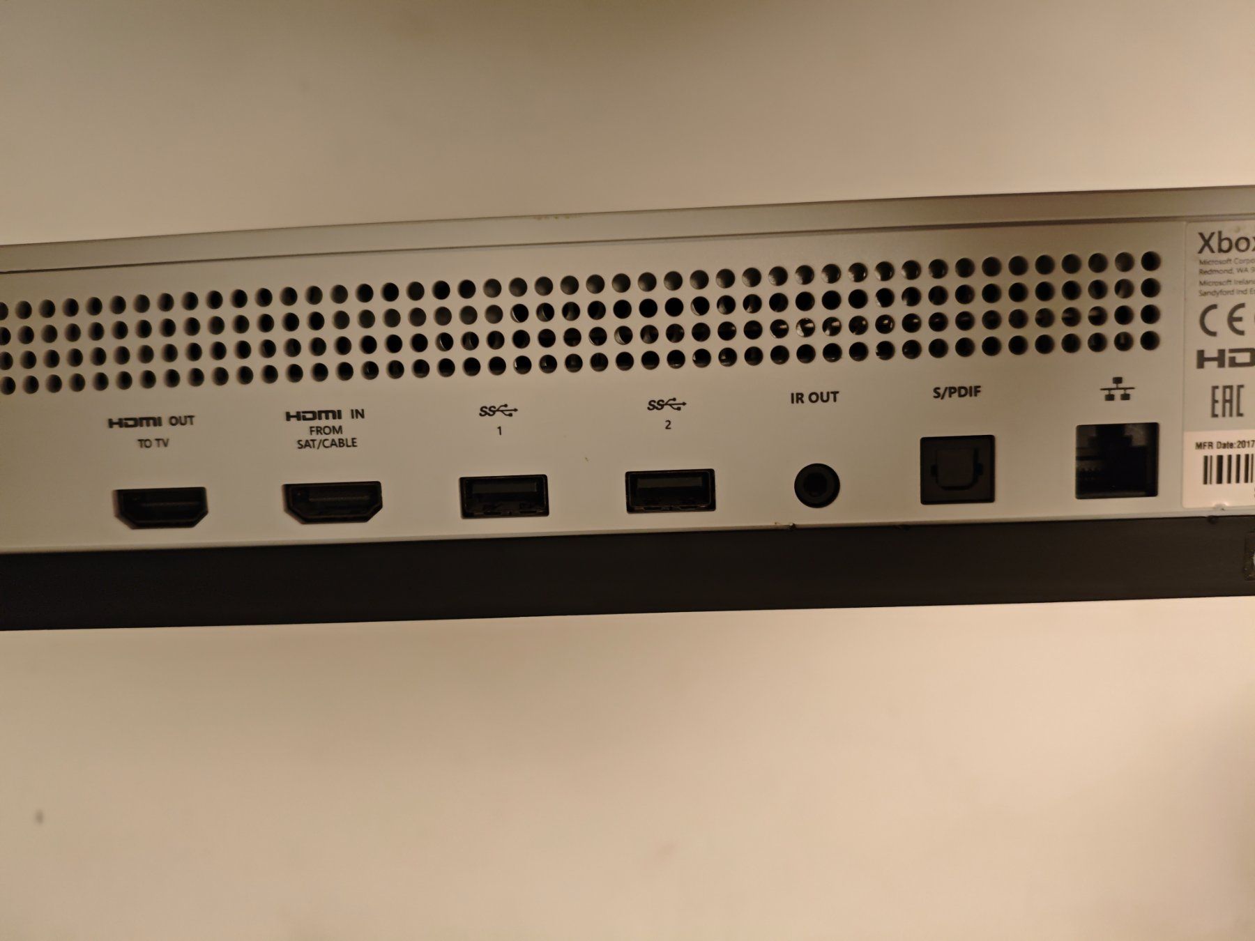 Microsoft Konsolen: Microsoft Xbox One S weiss mit Controller – Gebraucht aus Dübendorf von tho_v2cs 5