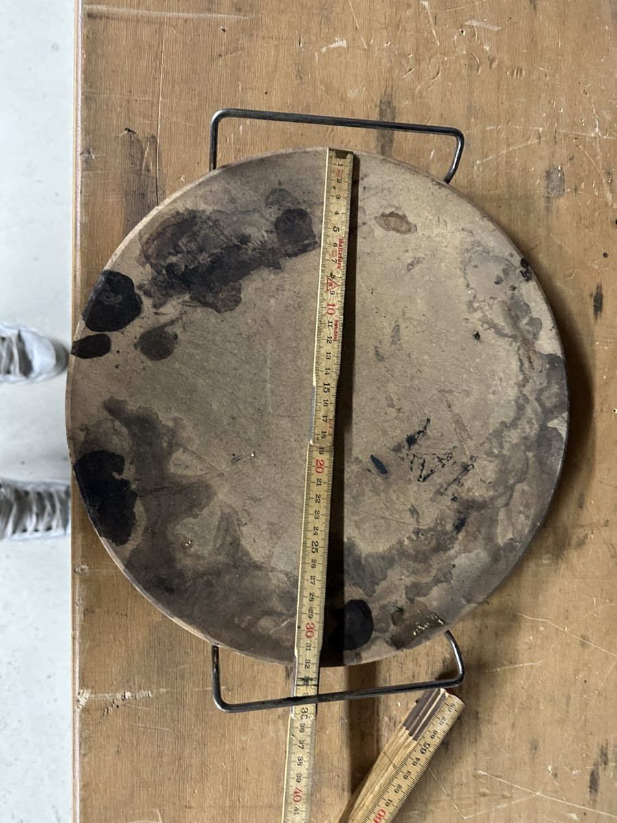 Servierplatten: Pizzastein mit Halterung – Gebraucht aus Lüsslingen von Roadrunner77