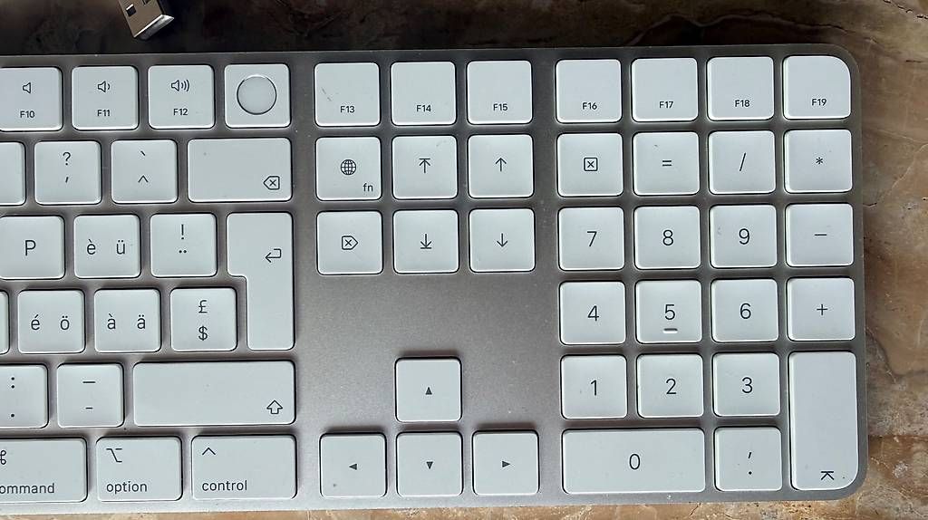 Apple Claviers: Apple Magic Keyboard Touch ID CH – D'occasion à Bilten par apollo_75 1