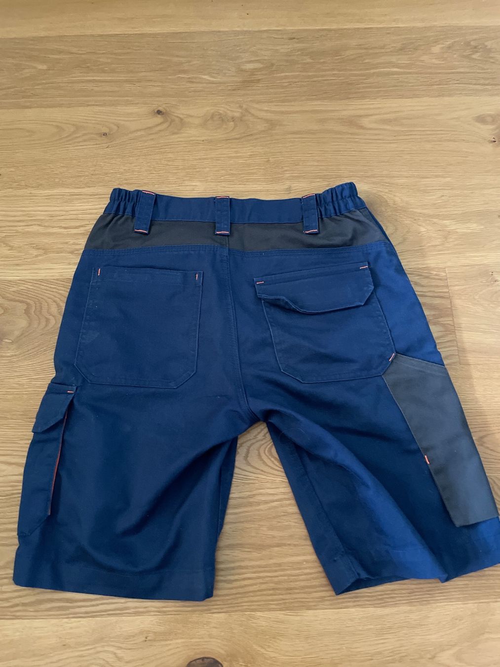 Pantalons: Kurze Arbeiterhosen – D'occasion à Urdorf par cames 1