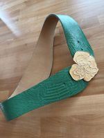 Gürtel grün mit Rosen Schnalle