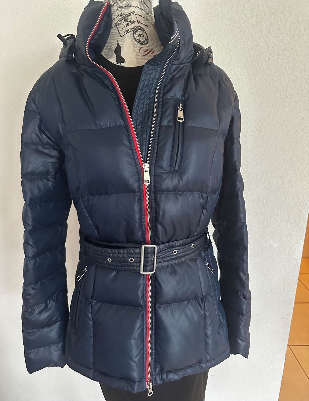 Tommy Hilfiger Giacche: Tommy Hilfiger Dauenjacke M – Usato da Alpnach Dorf venduto da ljusja 8