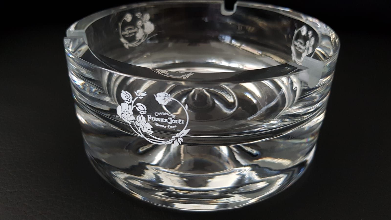 Portacenere: Aschenbecher PERRIER JOUET 12cm. – Nuovo (secondo la descrizione) da Zürich venduto da ata_c8nh 2