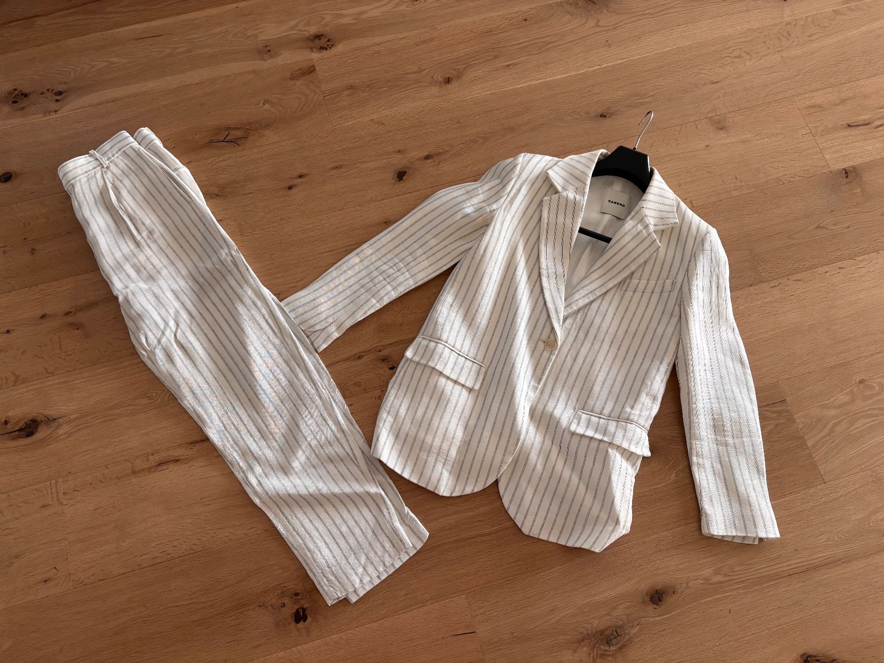 Sandro Completi & Tailleur: NEU Sandro Paris Striped Suit – Nuovo (secondo la descrizione) da Winznau venduto da Lauralavera1