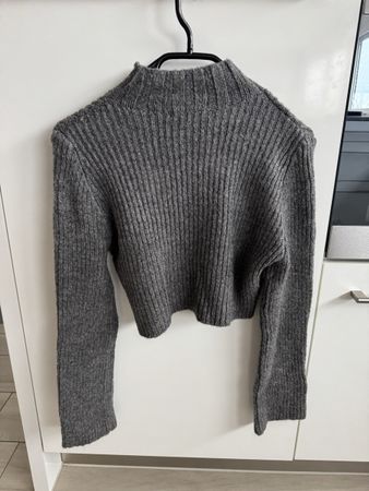 Grauer Strickpullover, Grösse S, Crop