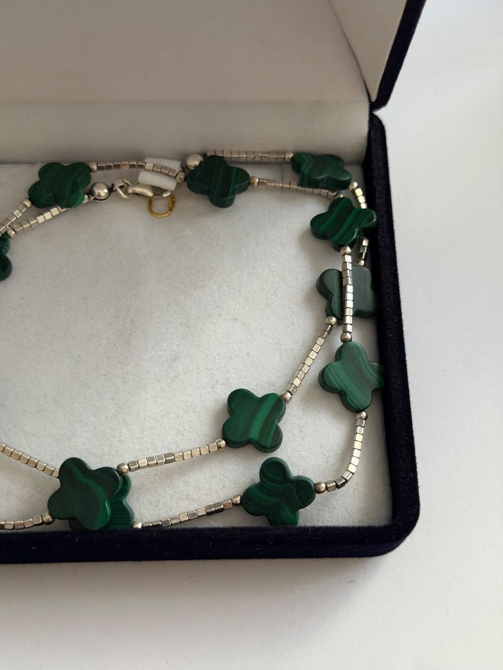 Catenine: Collier en malachite véritable et argent, trèfle, comme neuf – Nuovo (secondo la descrizione) da Neuchâtel venduto da glo_f7bp 1
